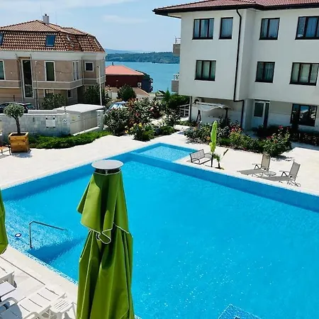 Apartment Luxury In Emerald Hills *