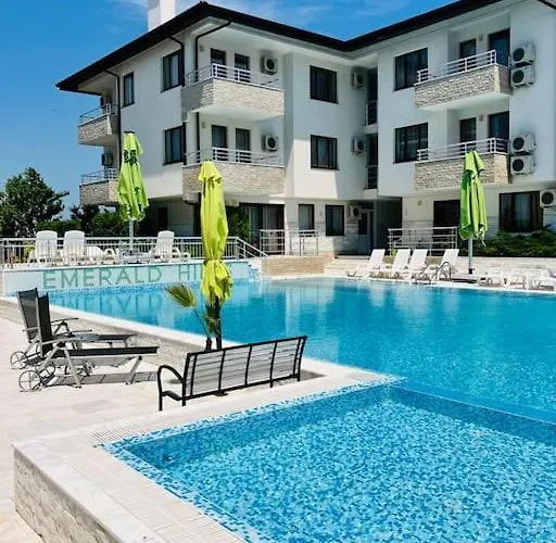 Apartment Luxury In Emerald Hills