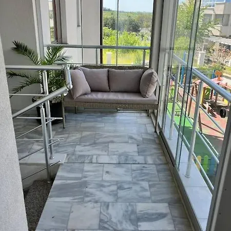 Luxury In Emerald Hills Apartament *